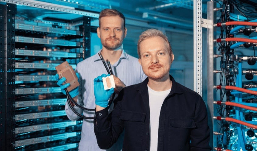 A person holding a device

AI-generated content may be incorrect.