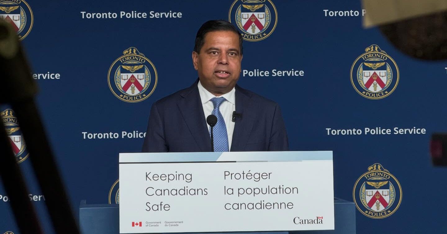 May be an image of soccer and text that says 'olice Service Toronto Police TorontoPoliceService Service Toronto Police TorontoPoliceService Service Toronto P POL ervice 皇 POLICE PoliceService Police Service Toronto TorontoPolicr Polic o er Toronto Police TorontoPoliceService Service Keeping Canadians Safe 大社 RONT +1 Goetenied Ceerene GOMTeTe ceCmoAa Protéger la population canadienne Canada POLICE'