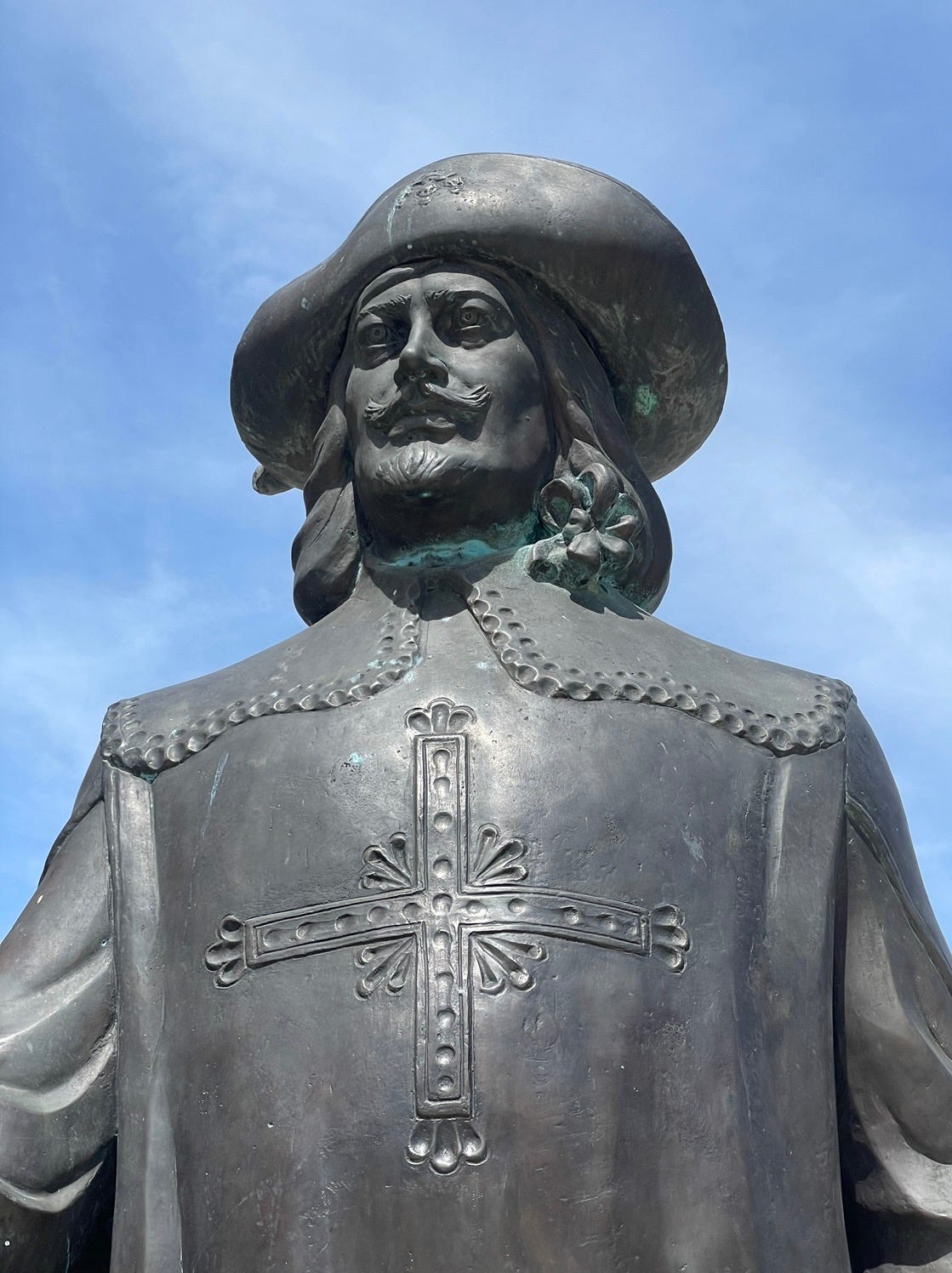 Alexandre Dumas' The Three Musketeers - Locations: Zurab Tsereteli's Four  Musketeers Statue, image size:1119x1496