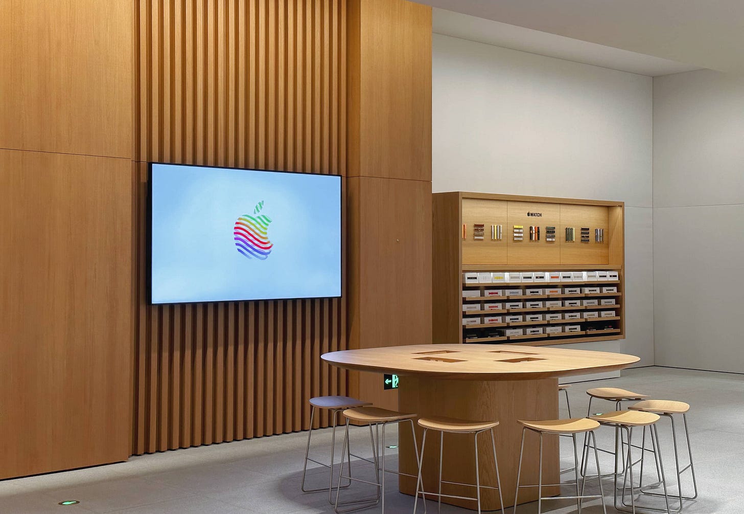The back wall of Apple MixC Shenzhen. The back wall of Apple MixC Shenzhen.
