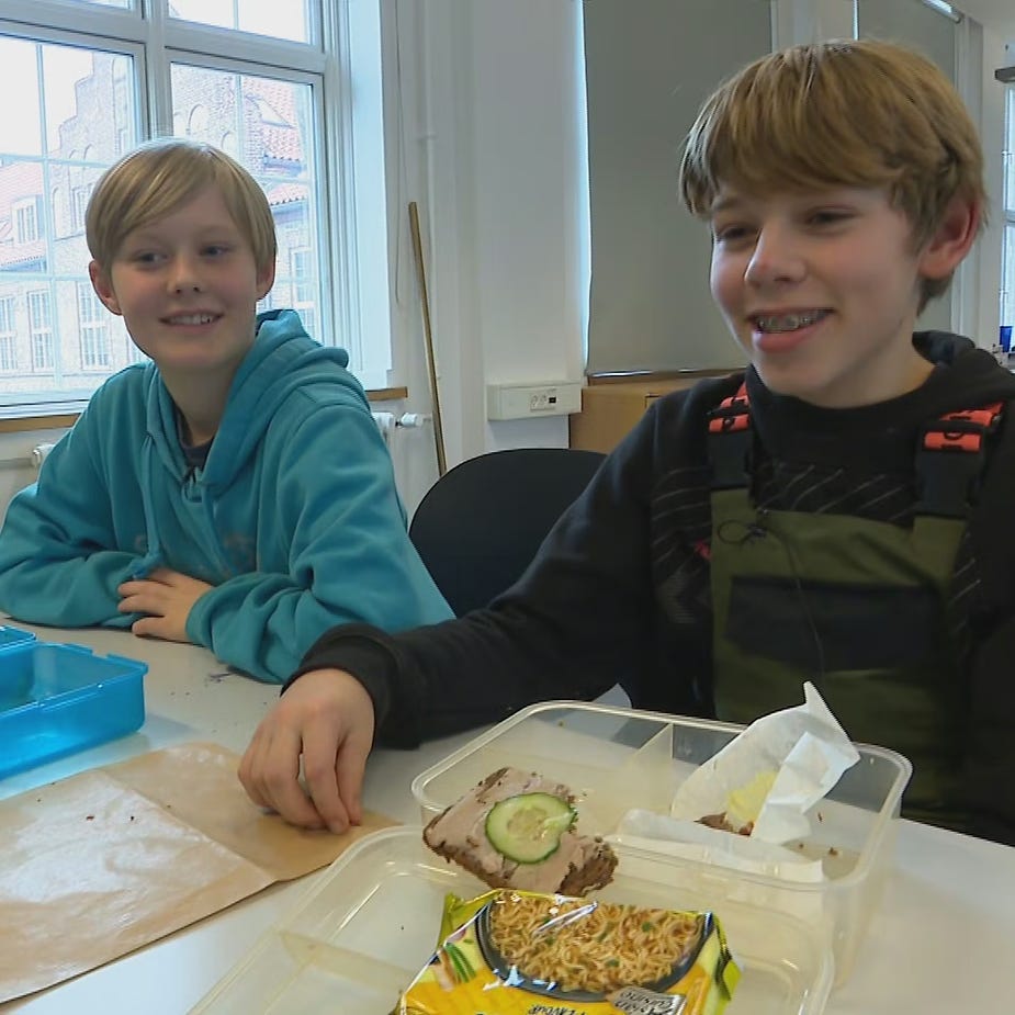 Foto da TV2 Dinamarca sobre comida nas escolas.