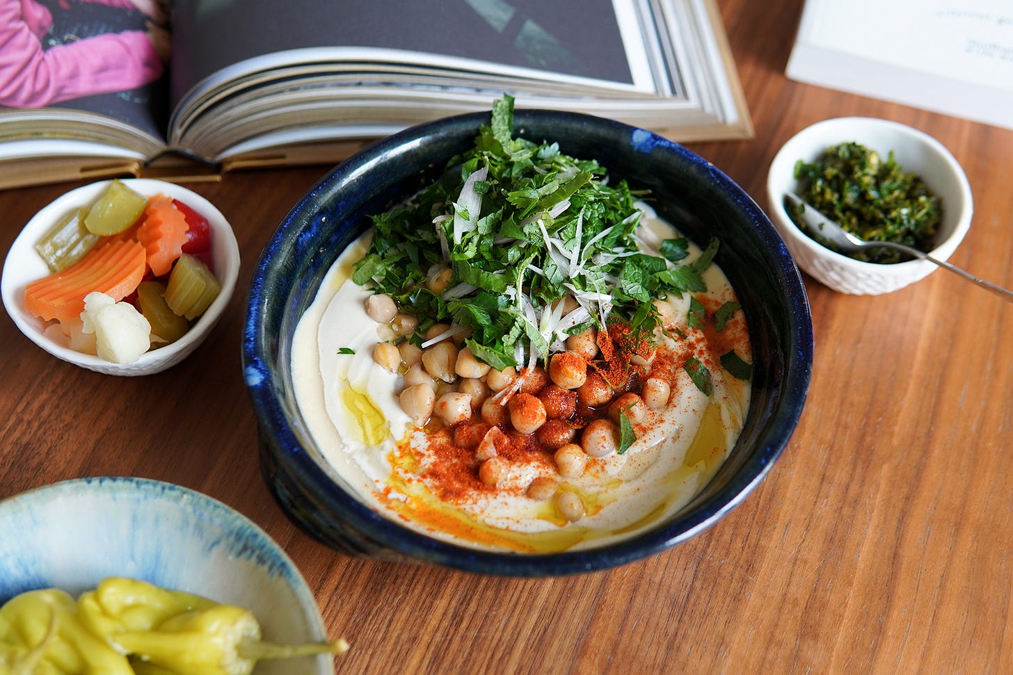 l'assiette de houmous dressée