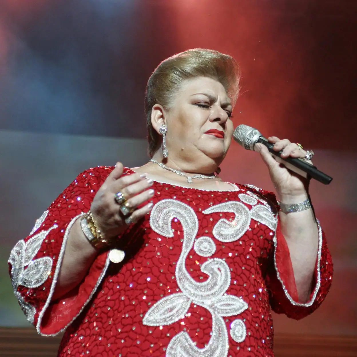 la revancha de shakira: La trágica vida de Paquita la del Barrio,  intérprete de Rata de dos patas y reina de las canciones de despecho |  Mujer Hoy