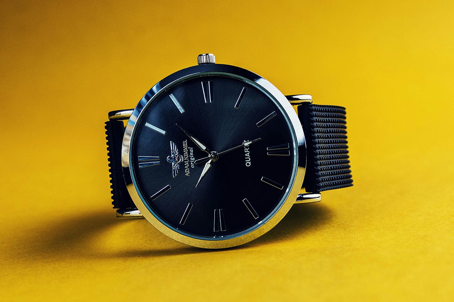 Free Round Silver-colored Analog Watch With Black Strap Stock Photo