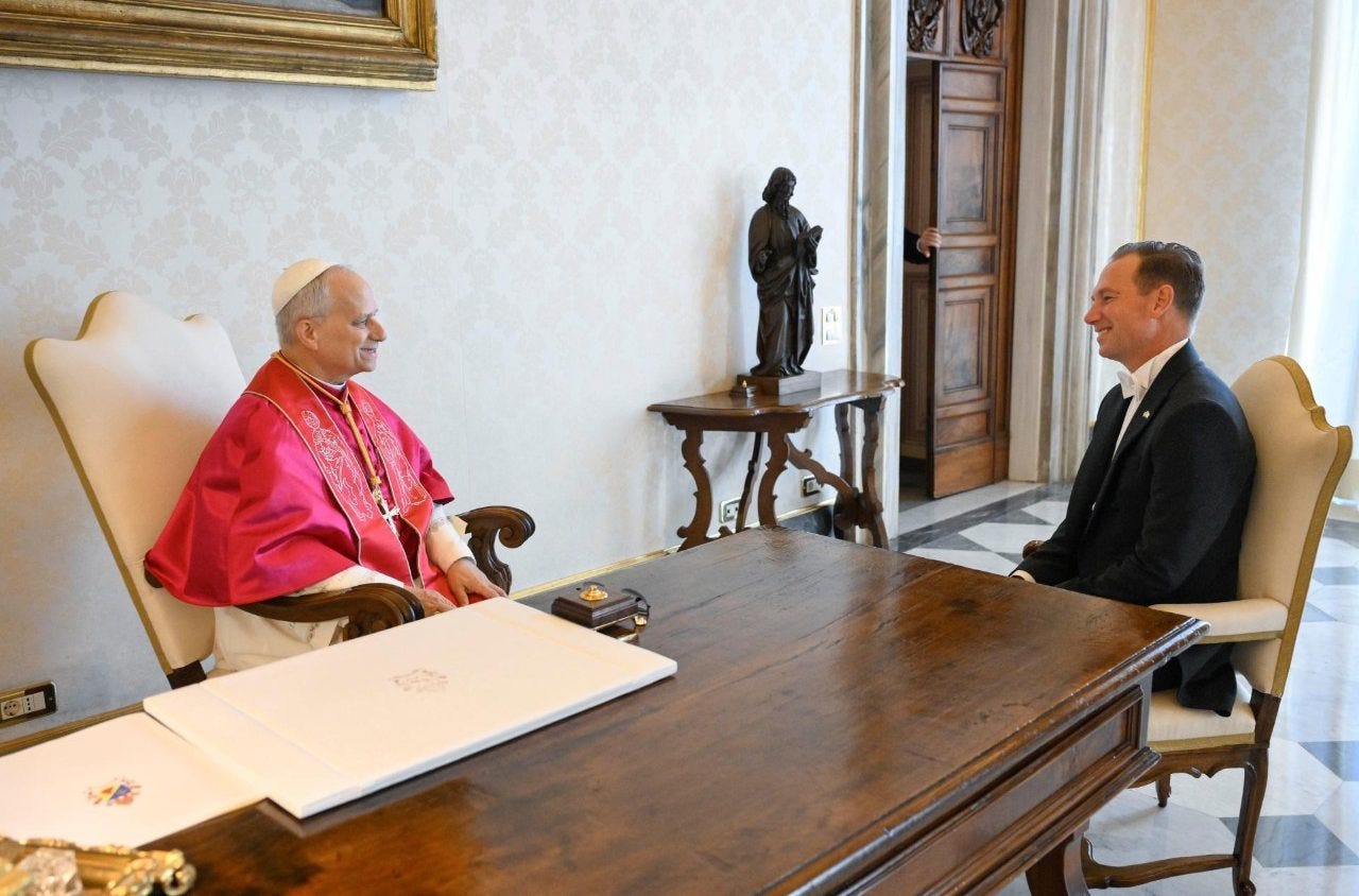 Pope Leo XIV Receives New U.S. Ambᴀssador to the Holy See