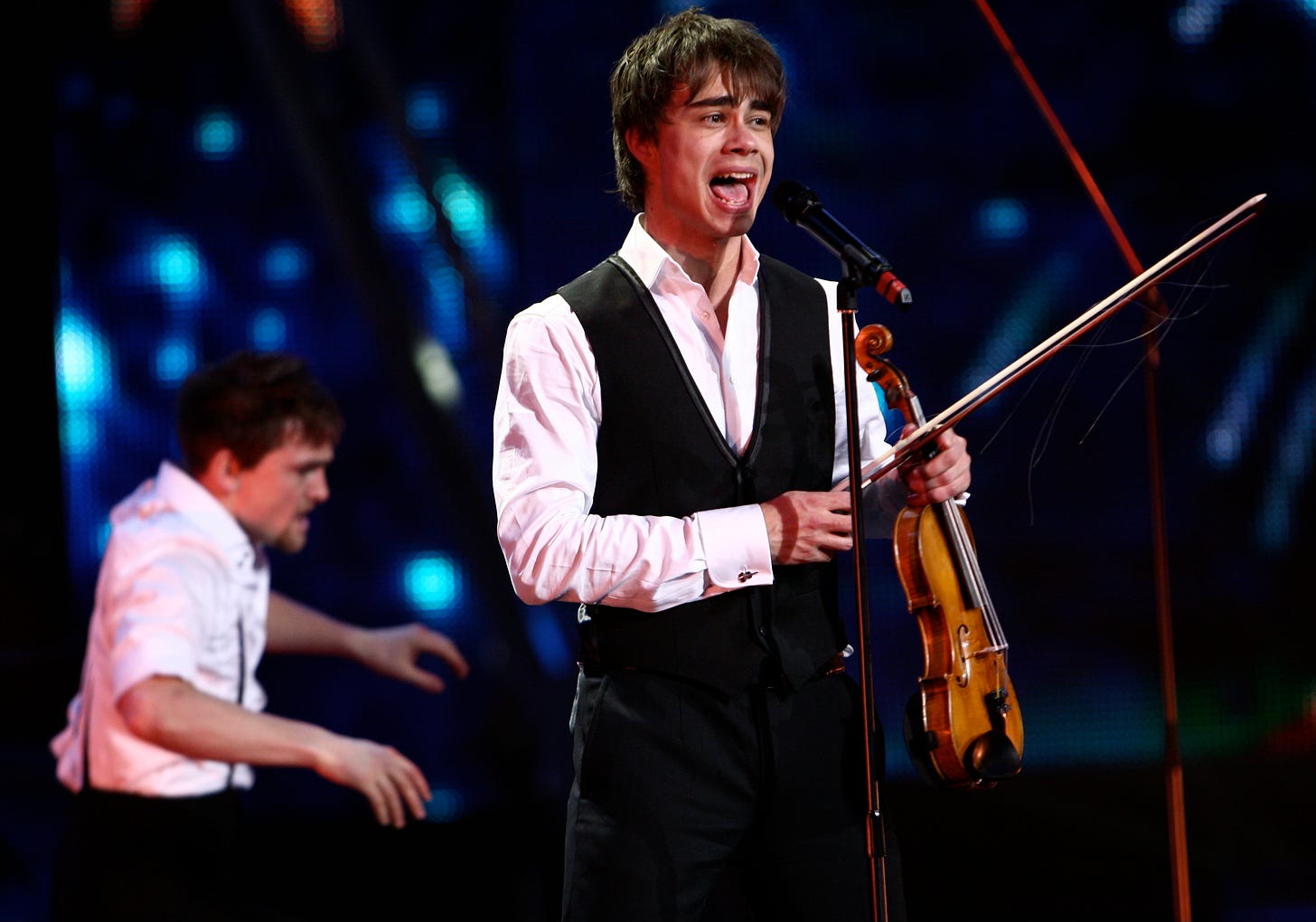 Photo of Alexander Rybak on stage with backing dancers for Eurovision 2009. Photo of Alexander Rybak on stage with backing dancers for Eurovision 2009.