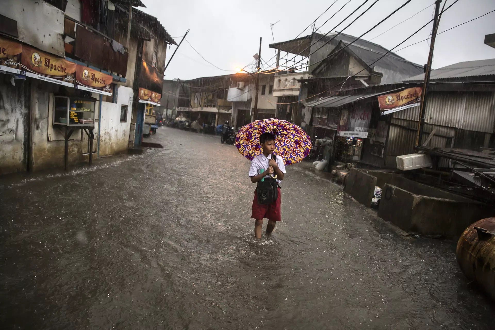 Muara Baru’s main street has sunk over a metre in the past four years, becoming an ‘inverted aquarium’ as water struggles to flow out. North Jakarta, Java, 9 February 2015 Muara Baru’s main street has sunk over a metre in the past four years, becoming an ‘inverted aquarium’ as water struggles to flow out. North Jakarta, Java, 9 February 2015