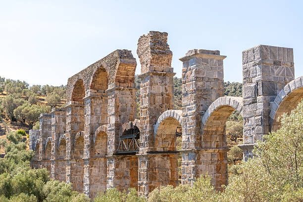 Ερείπια Ρωμαϊκού Υδραγωγείου στη Λέσβο, Ελλάδα - Ρωμαϊκό Υδραγωγείο Στοκ Εικόνες, royalty-free φωτογραφίες & εικόνες