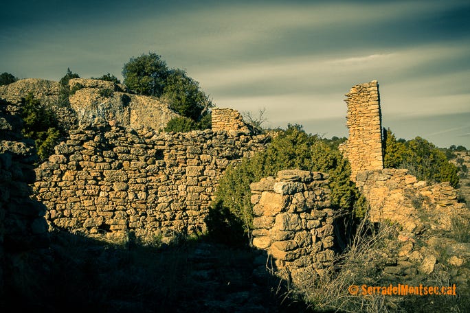 Restes del despoblat de Montadó, Isona i Conca Dellà. Pallars Jussà, Lleida. Catalunya. Montsec de Rúbies (o de Meià).
