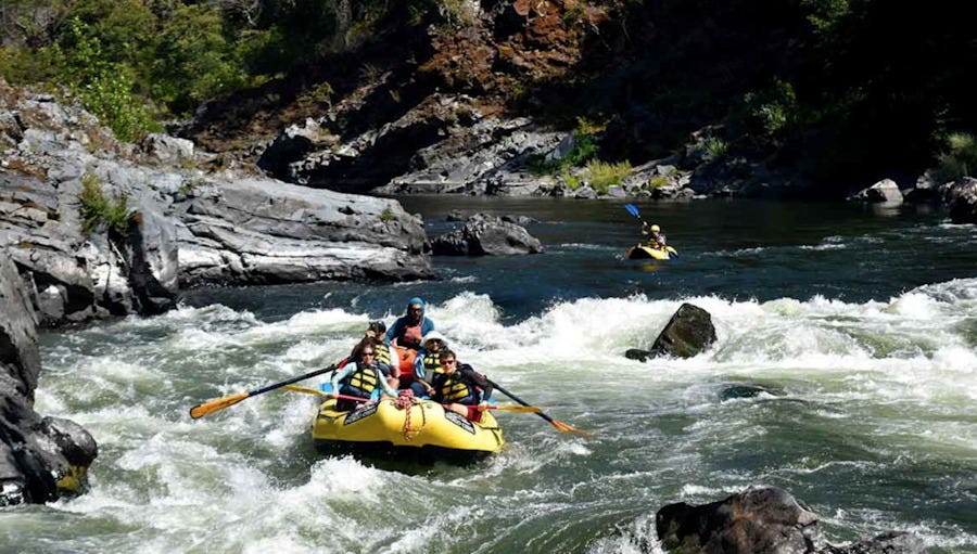 White water image from site Rogue River Rafting