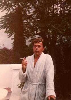 Kenneth Halliwell - Wikipedia