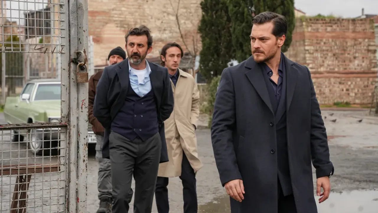 Necip Memili ve Çağatay Ulusoy Eşref Rüya dizisi karşılıklı yüzleşme sahnesi, Gürdal Bozok ve Eşref karakterleri gerilim anı.