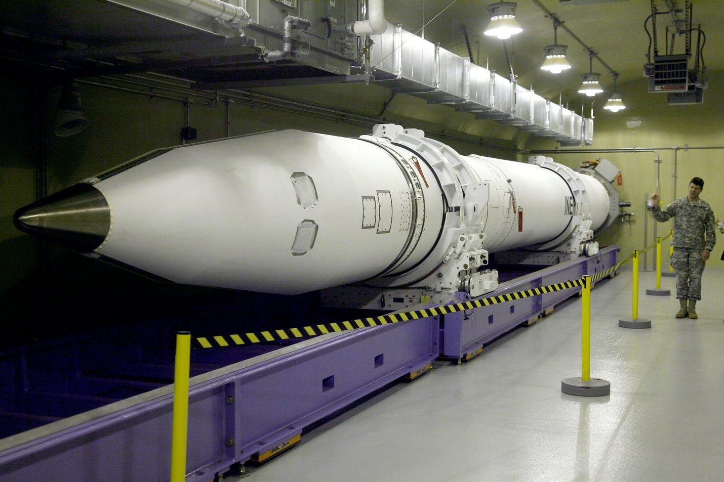 A rocket in a factory

AI-generated content may be incorrect.