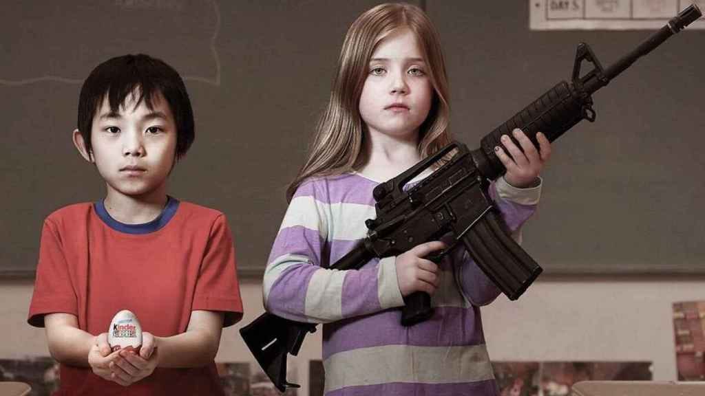 Una campaña demostraba con un huevo kinder la paradoja de la libre venta de armas.