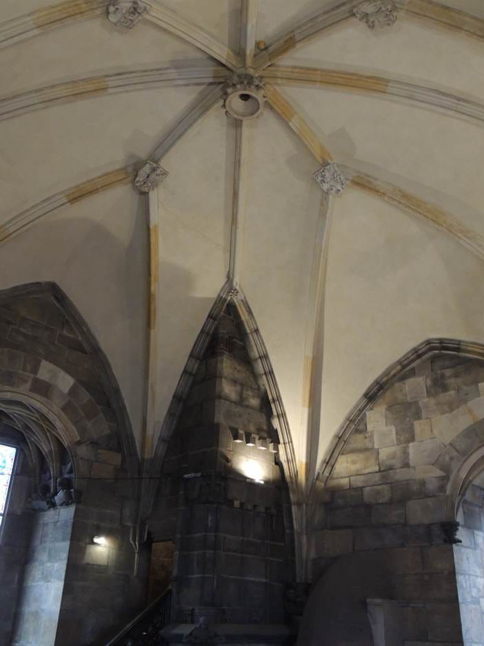 A ceiling of a building

AI-generated content may be incorrect.