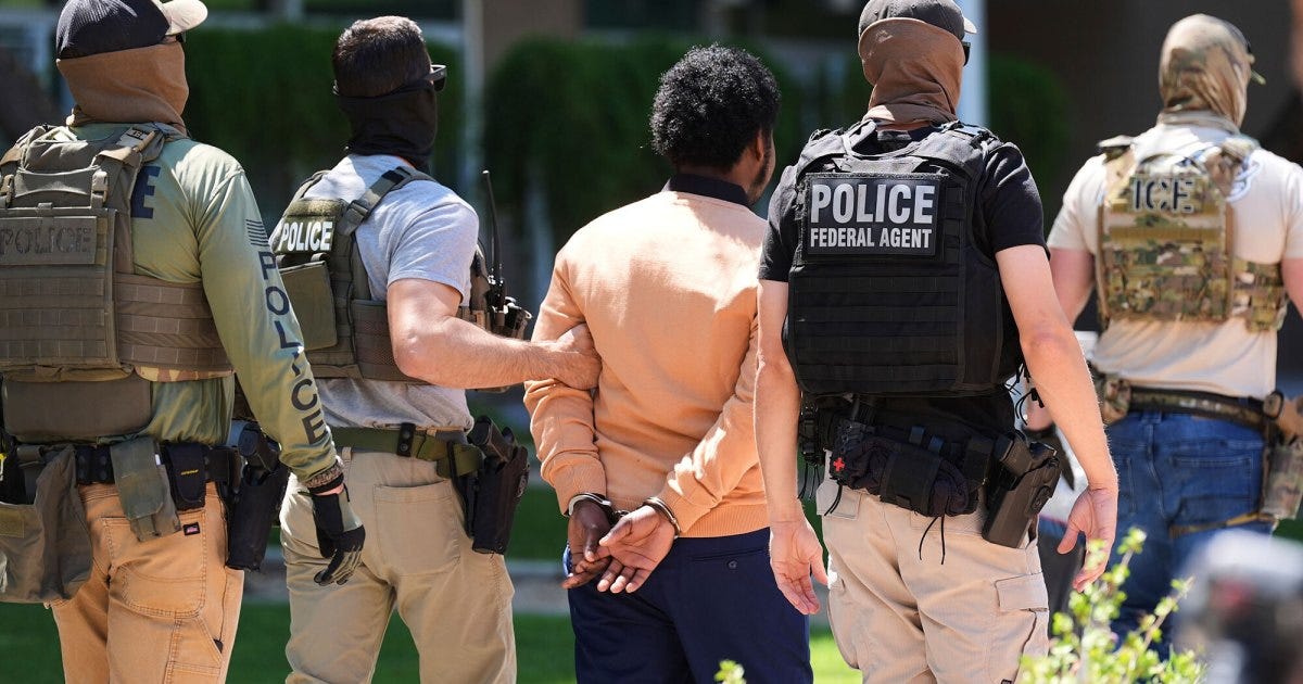ICE Agents Are Harassing the Courthouse Volunteers Who Assist Besieged  Immigrants – Mother Jones