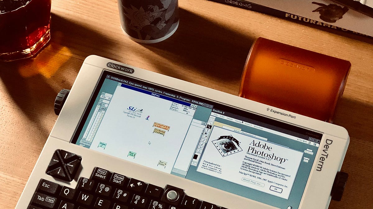The DevTerm - the TRS80 Model 100 reincarnated