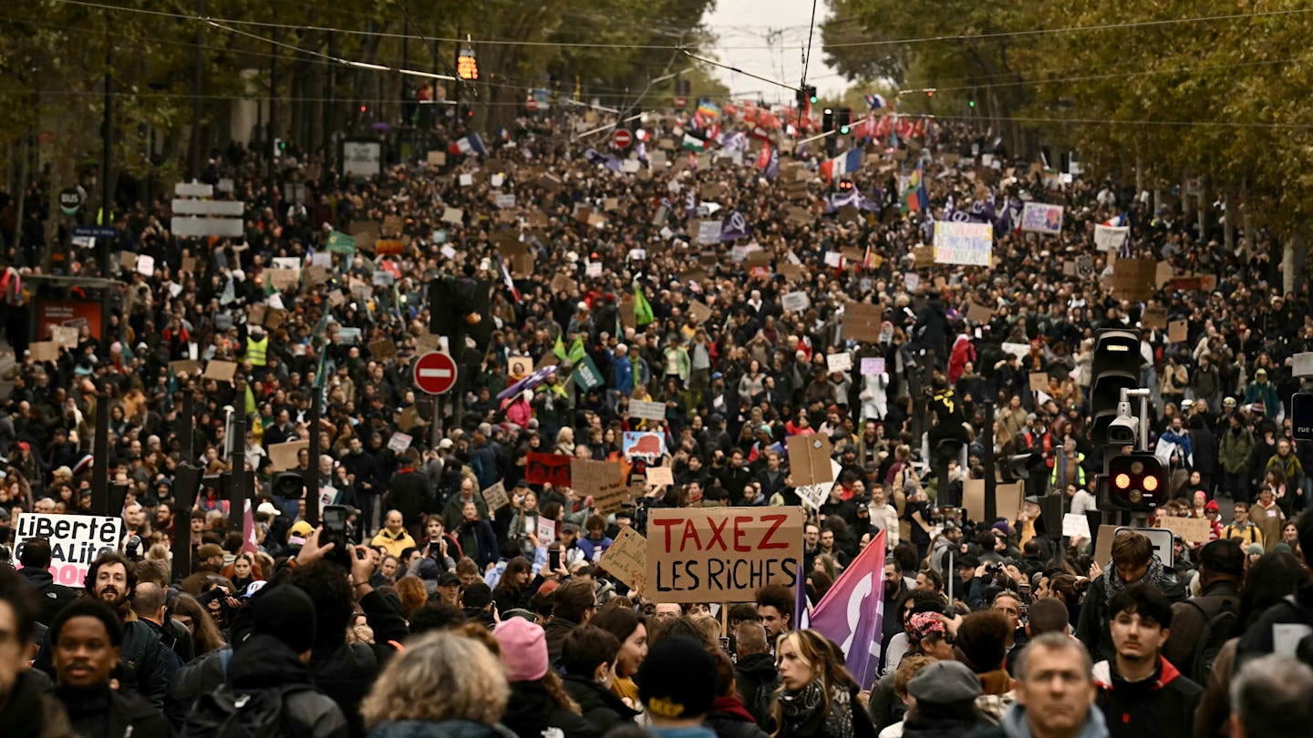 Hundreds of thousands protest in France in second weekend of mass demonstrations Hundreds of thousands protest in France in second weekend of mass demonstrations