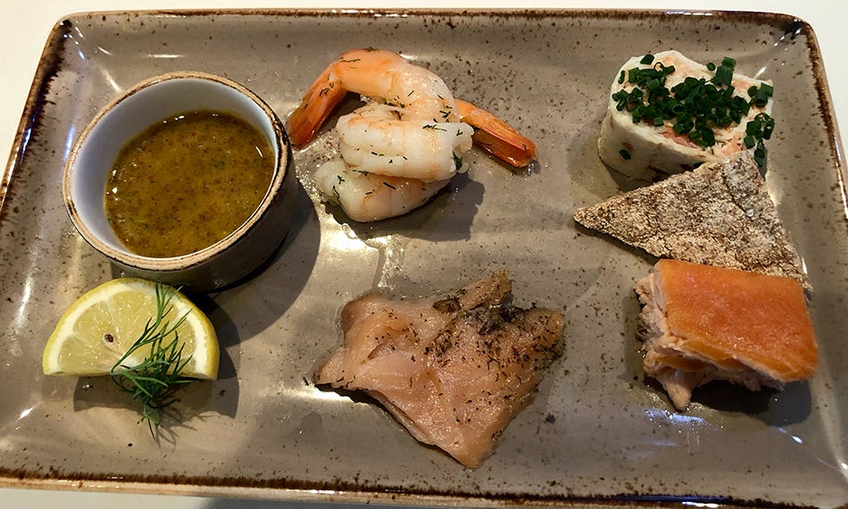 Koldtbord smoked fish appetizer Arendelle Disney Wish