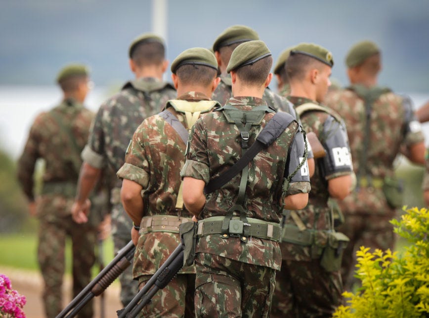 Exército eleva a restrição em redes sociais e 8 generais ficam sem Twitter