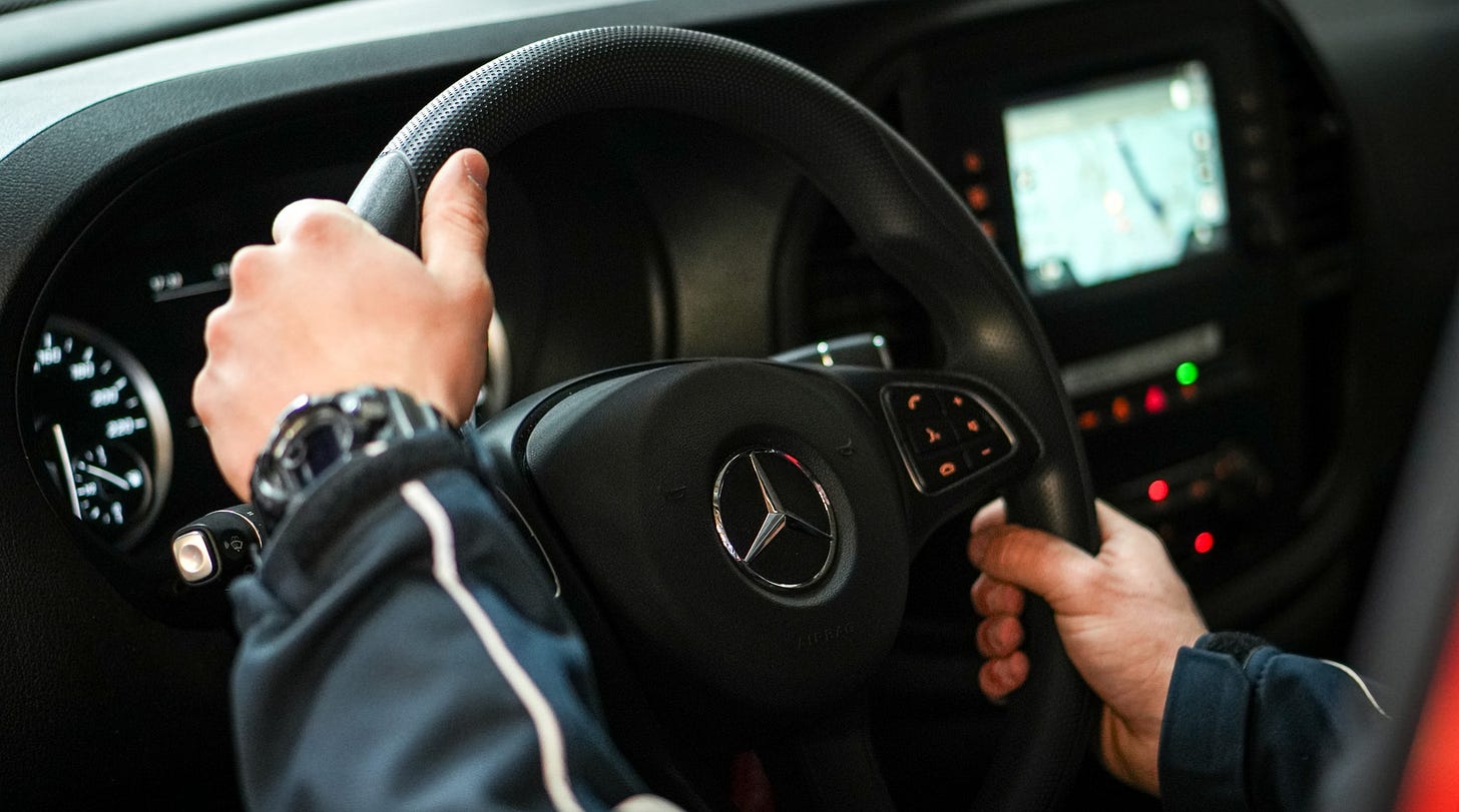 Stuur van brandweerauto - Foto: Joshua Noteboom