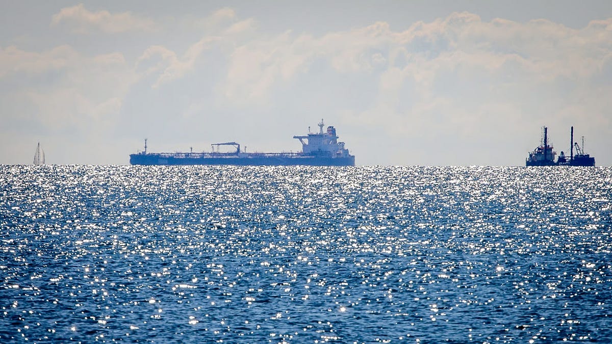 UK Strikes at Shadow Oil Empire: 175 Companies and 48 Tankers Sanctioned