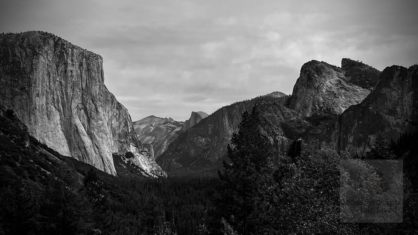 A black and white photo of Yosemite National Park