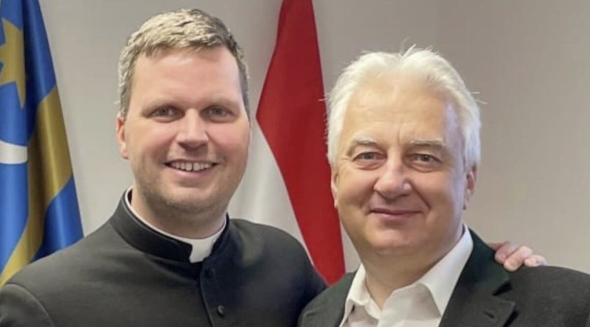 Robbant a botrány: Melegorgiákra járt a fideszes sztárpap?