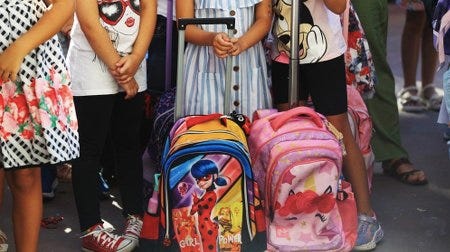 Écoliers grecs parés pour la rentrée scolaire Écoliers grecs parés pour la rentrée scolaire