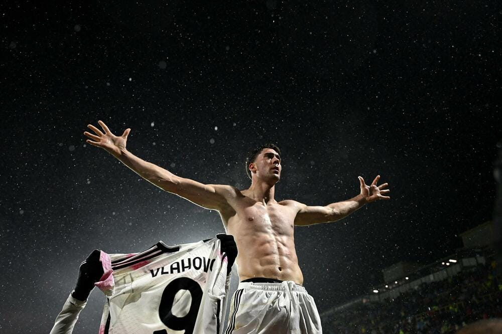 Juve in their style, the battle for the Scudetto continues: Vlahović  "turned" Salernitana in the 91st