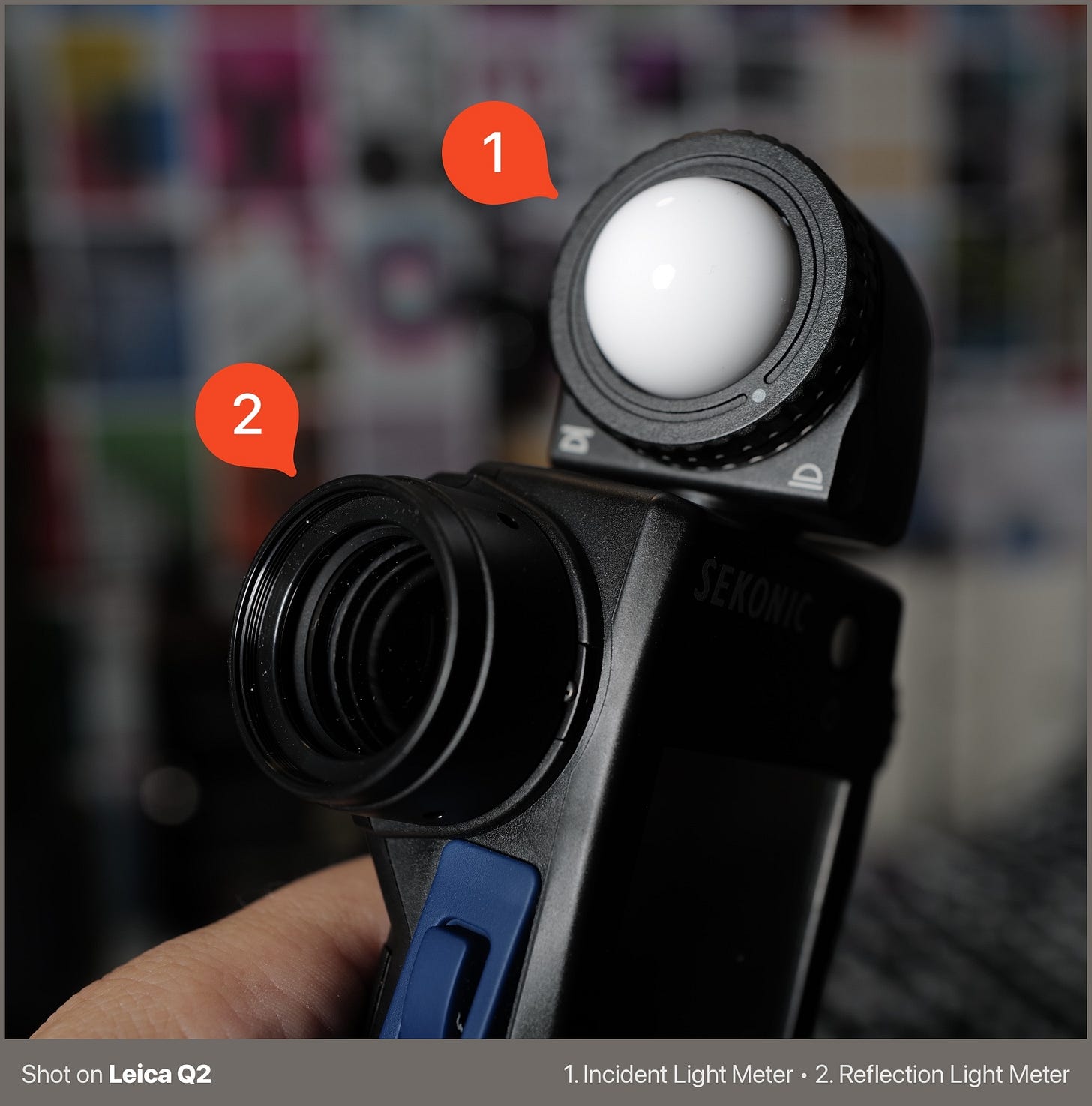 Fotômetro Sekonic L858-D com duas indicações, uma para spot e outra para medição de luz incidente O Sekonic L858-D (também conhecido como a “Ferrari” dos Fotômetros) faz medição tanto incidente quanto de reflexão, o que é importante para fotografia de flash de estúdio, especialmente se você está usando filme. Fotômetro Sekonic L858-D com duas indicações, uma para spot e outra para medição de luz incidente O Sekonic L858-D (também conhecido como a “Ferrari” dos Fotômetros) faz medição tanto incidente quanto de reflexão, o que é importante para fotografia de flash de estúdio, especialmente se você está usando filme.