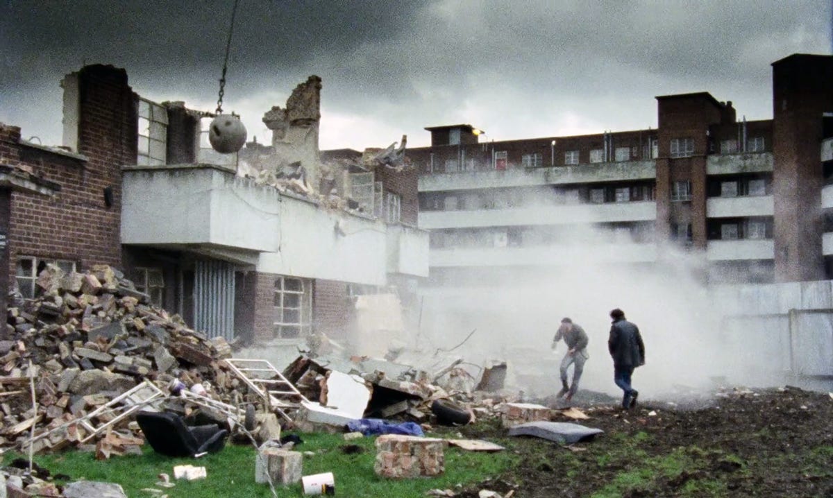 Il film "Meantime" (1983) di Mike Leigh - Crombie Media Il film "Meantime" (1983) di Mike Leigh - Crombie Media