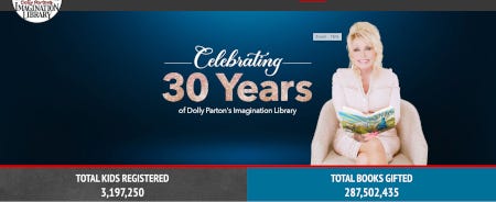 DOlly Parton en une d'une bannière de site se vantant du don de millions de livres