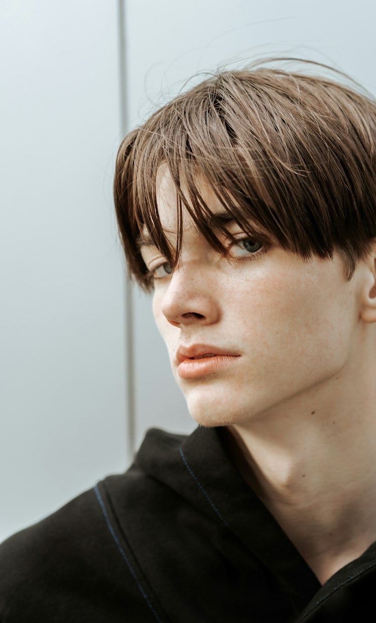 man wearing black shirt