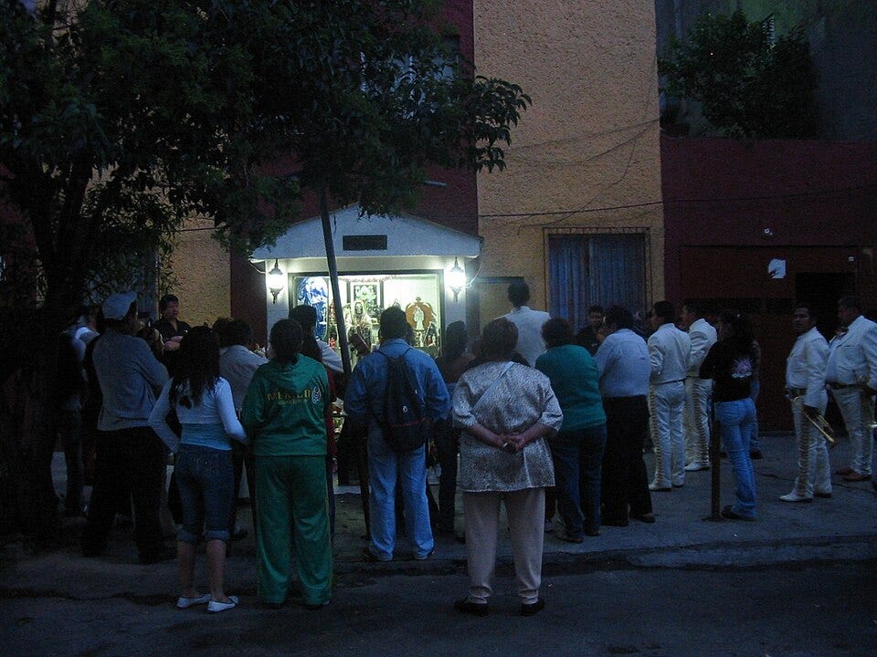 File:AdorationSantaMuerte.JPG