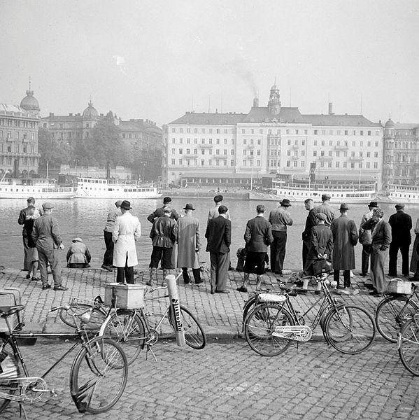 Black and white image of men and abandoned bicycles on a quayside in Stockholm in the 1940s