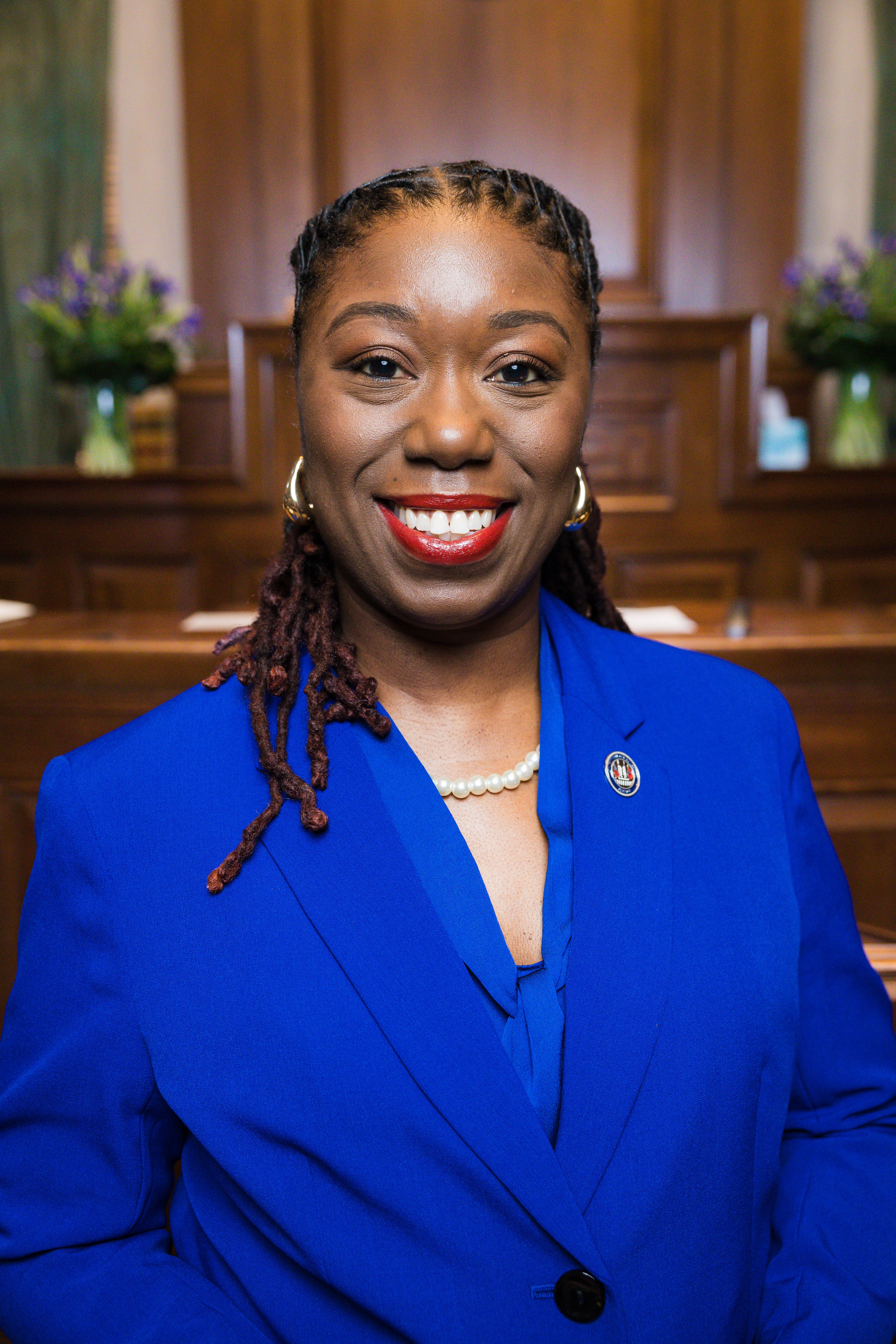 The Senator Source logo