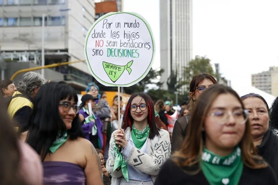Mujeres marchan en Bogotá para defender la despenalización del aborto Mujeres marchan en Bogotá para defender la despenalización del aborto
