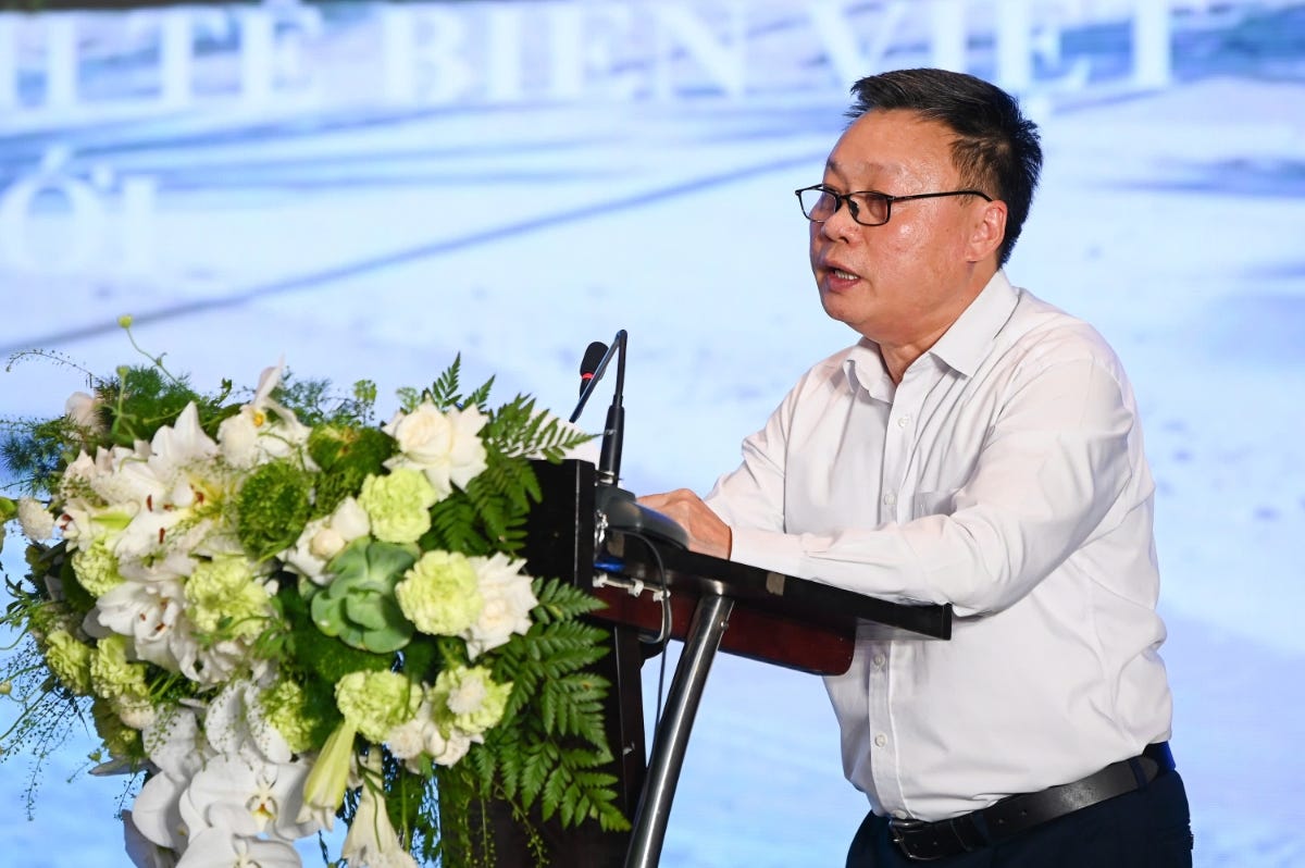TS. Vũ Mạnh Hùng, Vụ trưởng Vụ Kinh tế ngành, Ban Chính sách, Chiến lược Trung ương phát biểu tại hội thảo. 