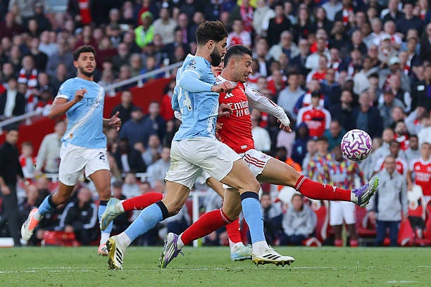 https://media.gettyimages.com/id/2236596606/photo/london-england-gabriel-martinelli-of-arsenal-scores-their-sides-first-goal-during-the-premier.jpg?s=612x612&w=0&k=20&c=I-BKIkdjmzTpqFiPLjZ0FrArHqEGQoR44hbUqCgwXMQ=