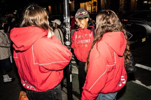 Timothée Chalamet Draws Huge Crowd for 'Marty Supreme' Merch Pop-Up - The  New York Times