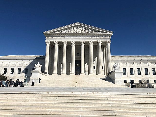 https://upload.wikimedia.org/wikipedia/commons/thumb/7/77/Supreme_Court_of_the_U.S._Building.jpg/640px-Supreme_Court_of_the_U.S._Building.jpg
