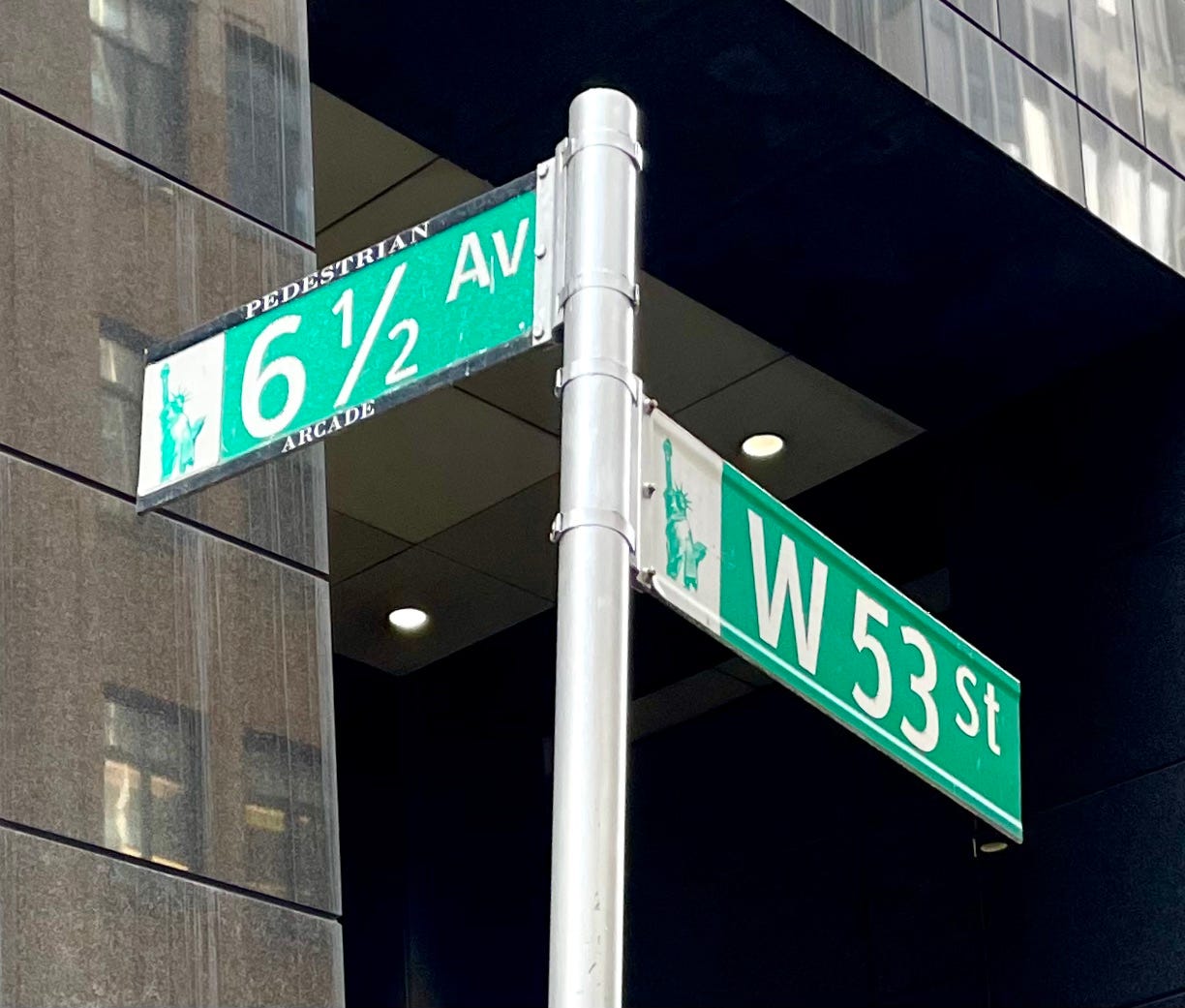 USAストリート看板 SIDEWALK New York City's Most Inconspicuous and Amusingly Named Avenue