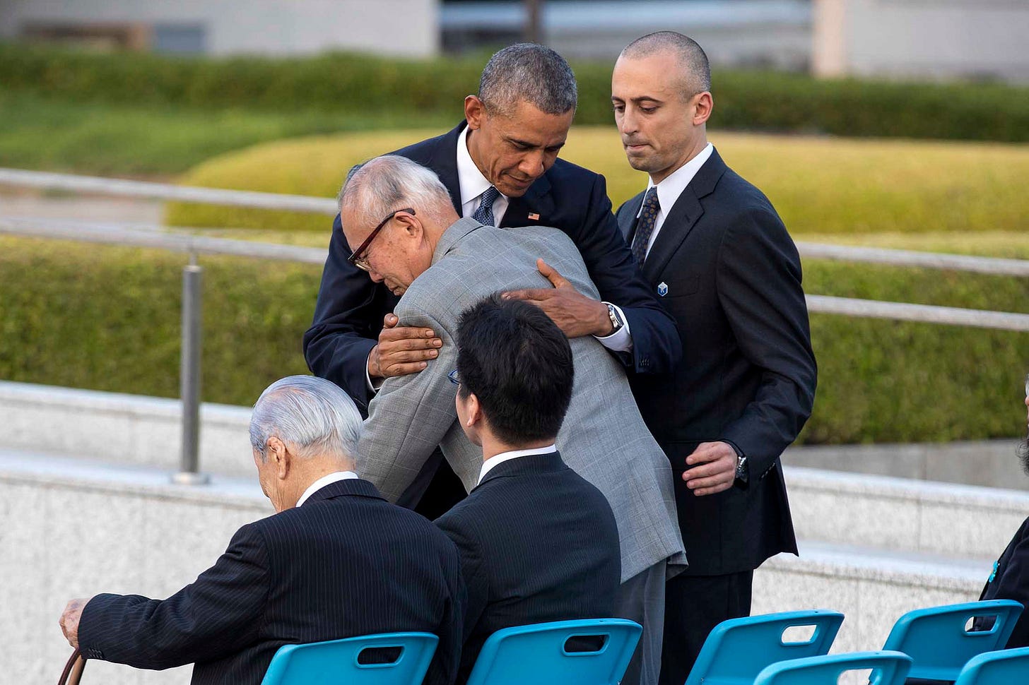 Obama Greets Hiroshima Survivors