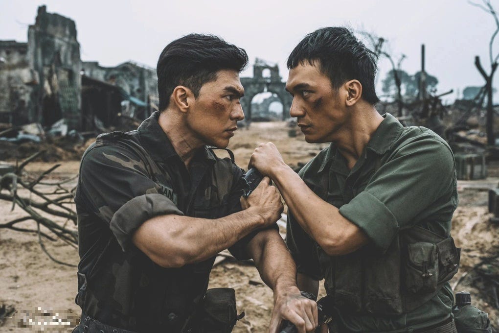 Phim "Mưa đỏ" gây sốt: Bất ngờ 5 chi tiết khác xa tiểu thuyết của Chu Lai |  Báo Dân trí