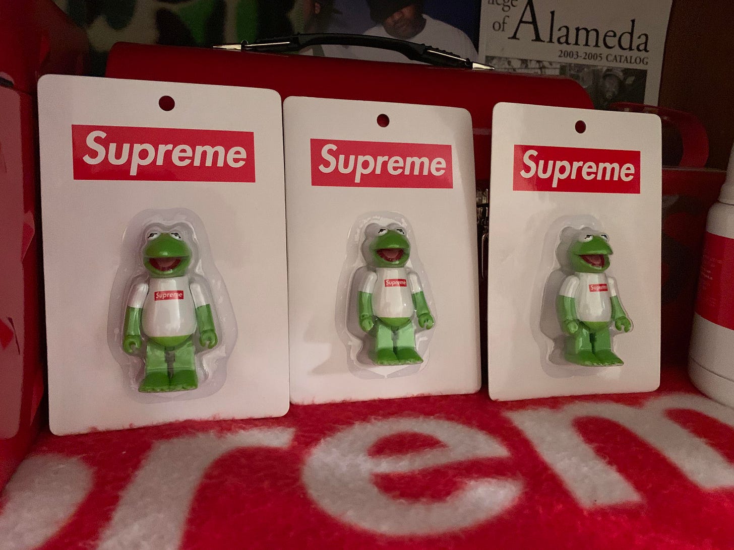 2008 Supreme Kubrick Kermit Bearbrick Toy : r/Supreme
