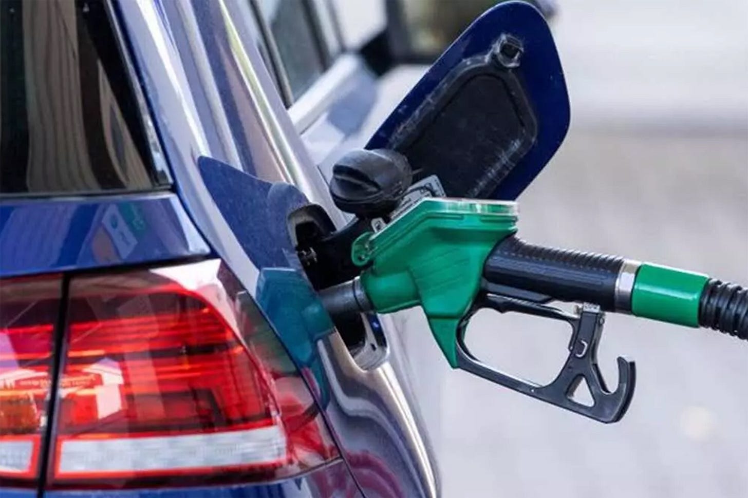 Se confirma el adiós de los coches de combustión en Europa desde 2035 |  Motor