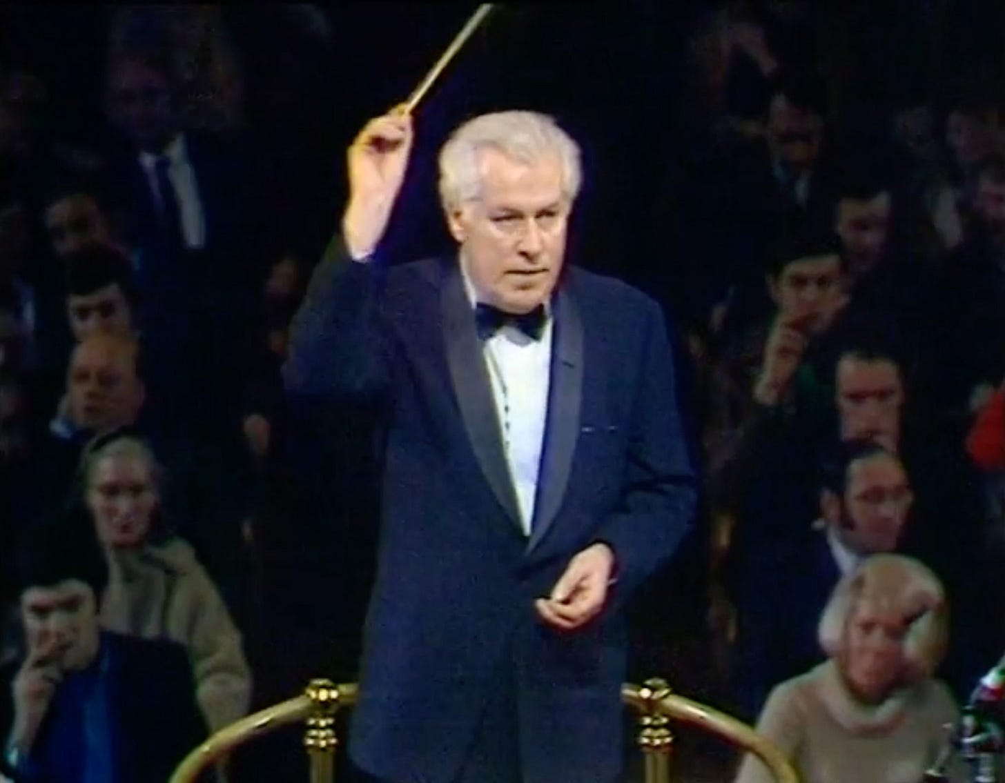 Robert Farnon conducting his arrangement of "A La Claire Fontaine."