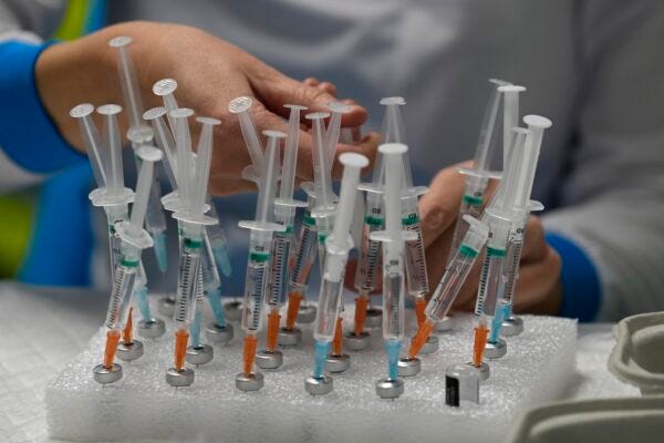 nurse-prepares-vaccines-600x400.jpg