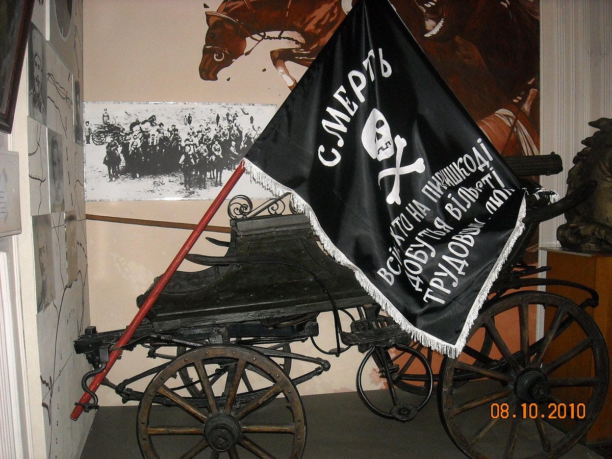 Musée dédié à Makhno, Houliaïpole (Ukraine): drapeau, photos… 